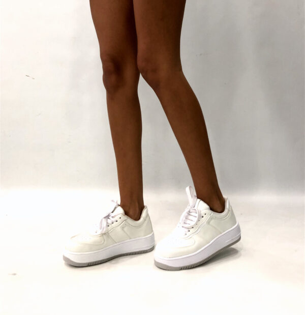 BUFFALO BLANCA - Image 2