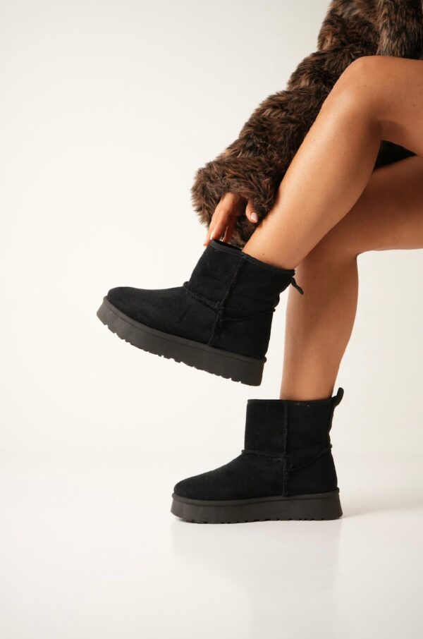 PANTUBOTA NEGRA